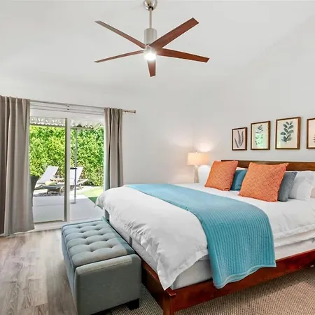 The Blue Door Bungalow - Your Private Palm Springs Home
